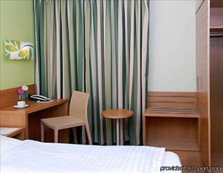 Business & Budget Hotel Tessin Munique Restaurante foto